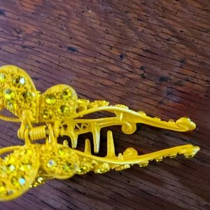 Venezia hair clip yellow metal butterfly